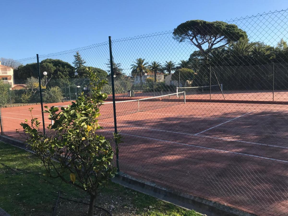 Appartement 2 pieces, renove, 2 piscines+tennis, mer, climatisation Antibes Esterno foto
