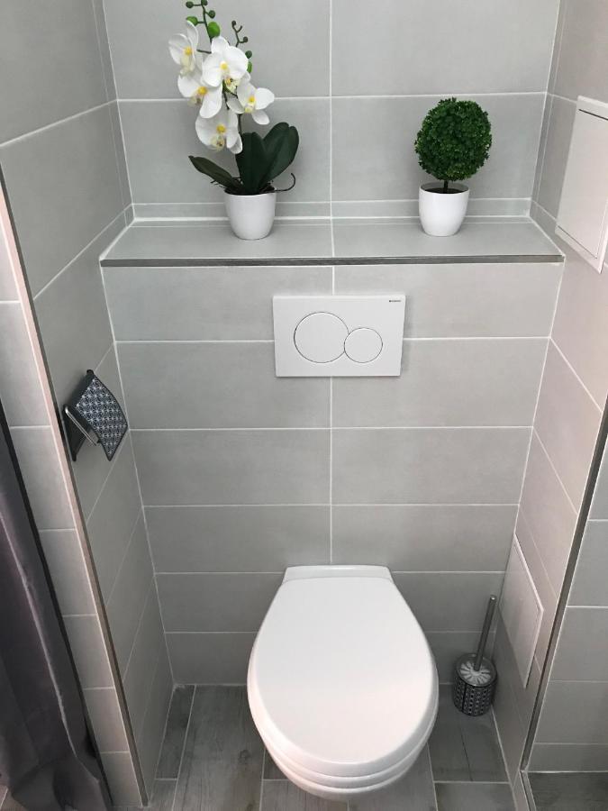 Appartement 2 pieces, renove, 2 piscines+tennis, mer, climatisation Antibes Esterno foto